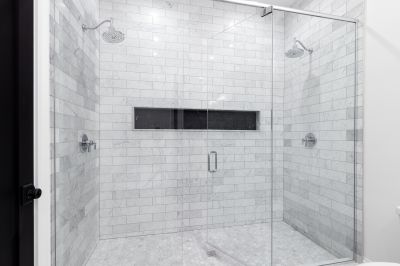 Large Format Tiles in Shower Space